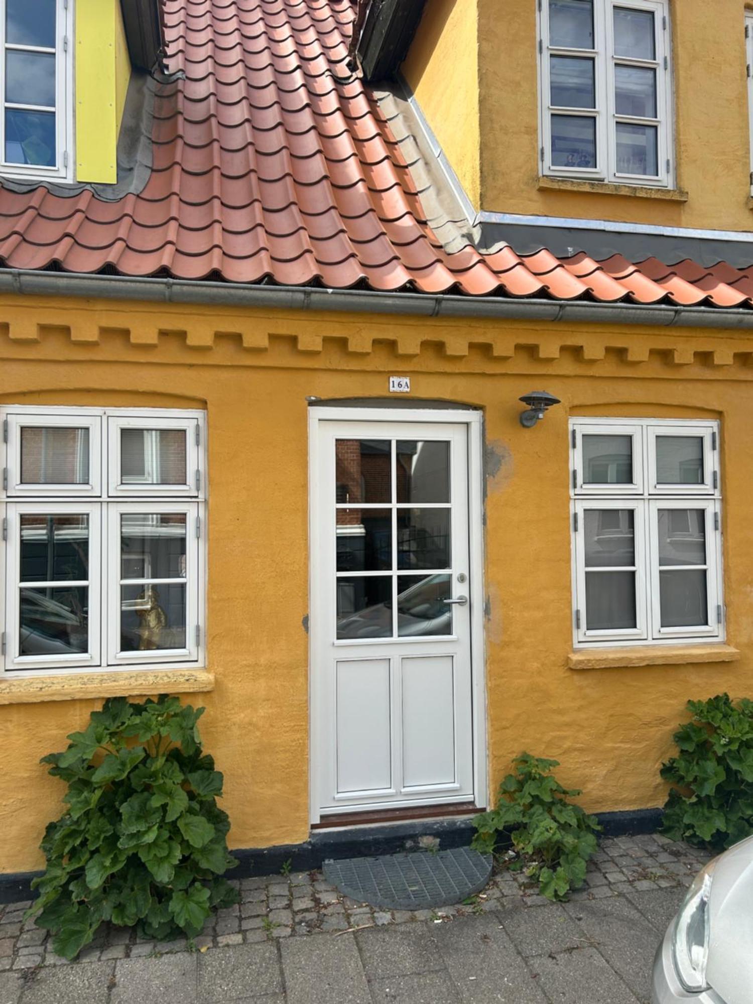 Vidunderligt Hus M/Egen Gardhave - Midt I Centrum Apartamento Ålborg Exterior foto